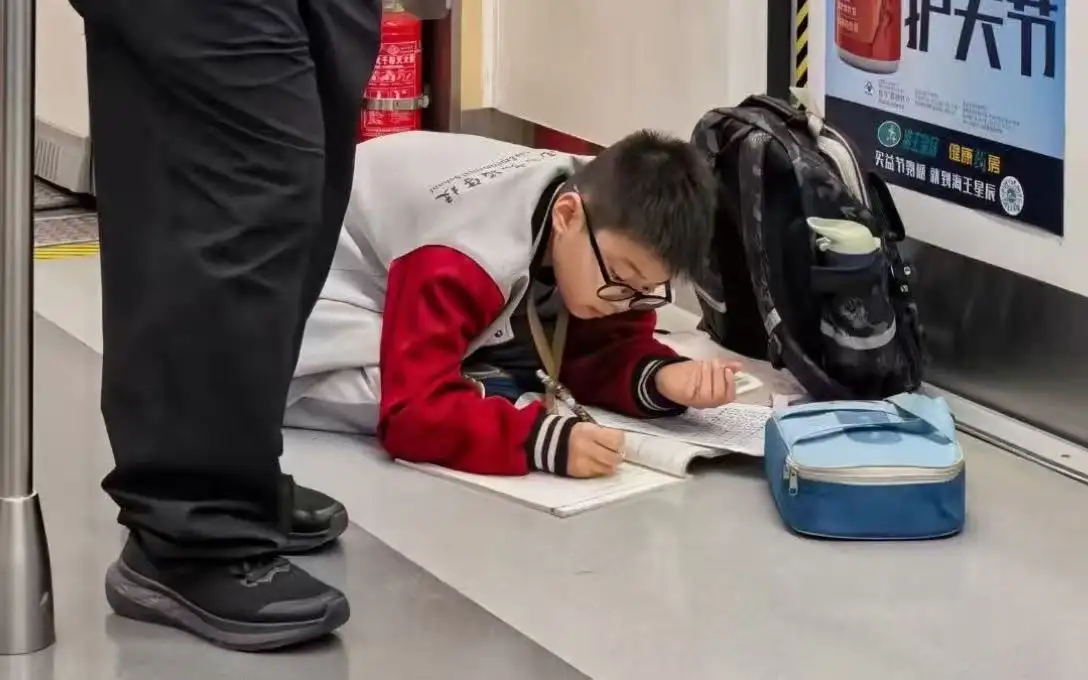 100 Things to Do on the Subway - OMMFA Exhibition Documentation